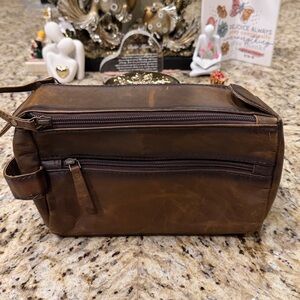 NWT Western Linens Brown Distressed Leather Toiletry Bag